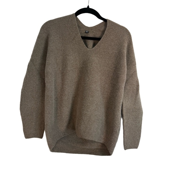 Uniqlo Sweater Large Brown Vneck Long Sleeve Relaxed Fit Drop Shoulder Wool - Picture 1 of 4
